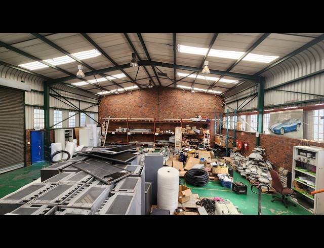 330M² WAREHOUSE TO LET IN SEBENZA